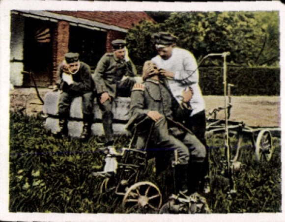 Sammelbild Der Weltkrieg 1914/18, Hinter der Front Nr. 211, Feldzahnarzt