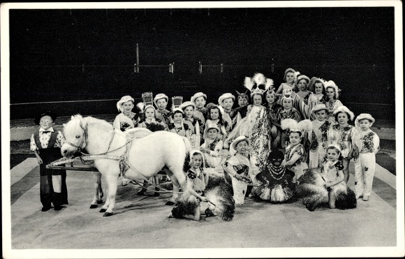 Postcard CH Schäfers Circus Stadt Liliput, Munich Solln, Memlingstrasse 11, pony, group picture