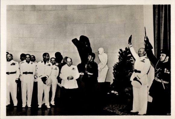 Foto H. Hoffmann, Eröffnung der 3. Vierjahres Ausstellung ital. Kunst durch Mussolini in Rom 1939