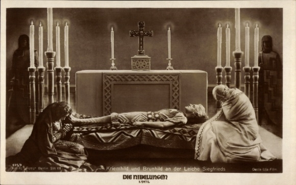Ak Filmszene, Die Nibelungen I. Teil, Kriemhild u. Brunhild an der Leiche Siegfrieds