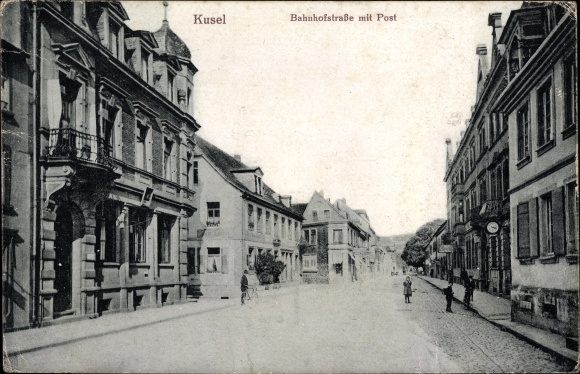 PC Kusel am Kuselbach Rhineland Palatinate, lot in the Bahnhofstrasse with post, children