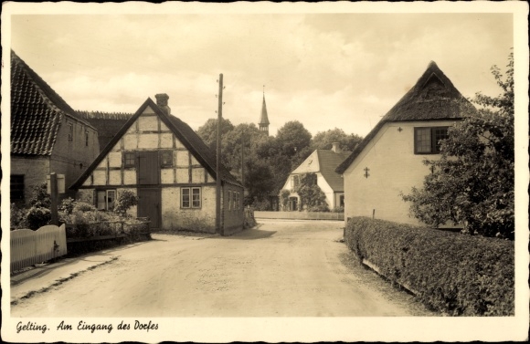 Ak Gelting in Angeln, Dorfeingang, Fachwerkhaus
