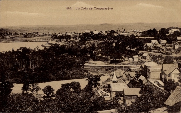 Ak Antananarivo Tananarive Madagaskar, Blick auf  Häuser, Fluss, Landschaft