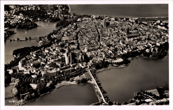 Postcard Stralsund in Vorpommern, aerial photograph of the town