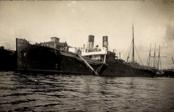 Foto Ak Schwedisches Dampfschiff Gerania, dänisches Dampfschiff Nevia, Frederikshavn 1924