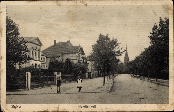 Ak Syke in Niedersachsen, Herrlichkeit, Straßenpartie, Kirchturm, Kinder, Villen