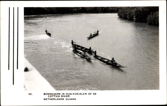Postcard Dutch Guiana, Bosnegers in hun Korjalen op de Cottica River