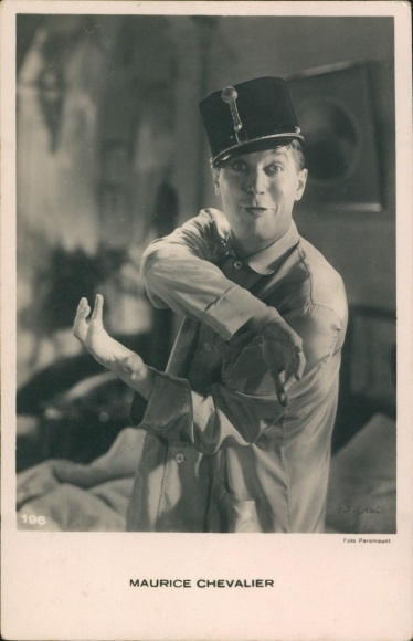 Postcard Actor Maurice Chevalier, hat
