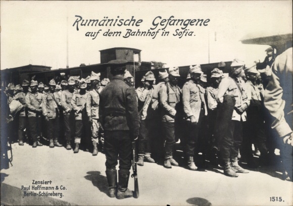 Postcard Sofia Bulgaria, Romanian prisoners of war at the train station, WWI