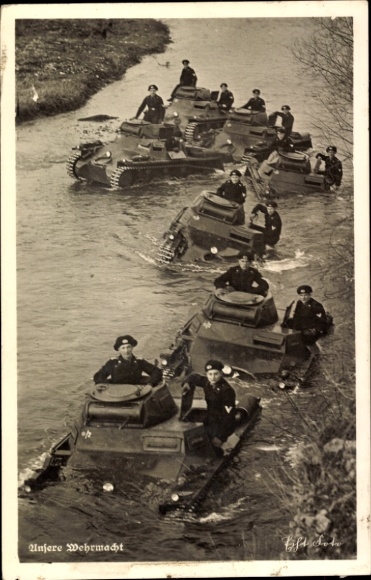 Picture PC German Wehrmacht, tank driver in the water, river crossing, WWII