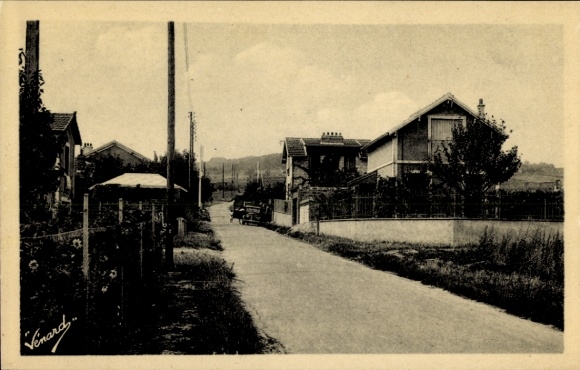 Ak Andrésy Yvelines, Schmale Straße, Häuser, Bäume, Wolken am Himmel