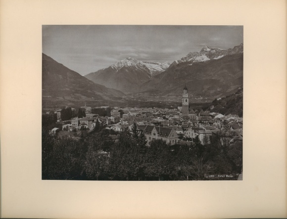 foto Meran Merano Zuid-Tirol, totaalbeeld, bergen