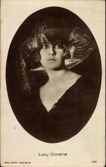 Postcard Actress Lucy Doraine, Ross Verlag 572/3, portrait
