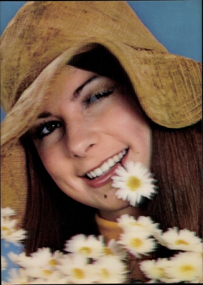 3D Postcard Girl with Hat, young woman with hat, daisies