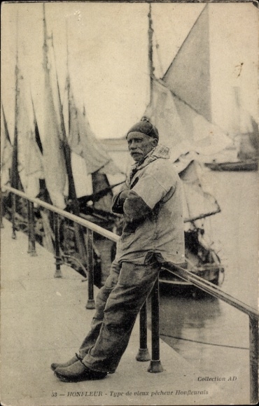 Ak Honfleur Calvados, Mann in Tracht, Hafen, Segelboote