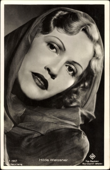 Postcard actress Hilde Weissner, portrait