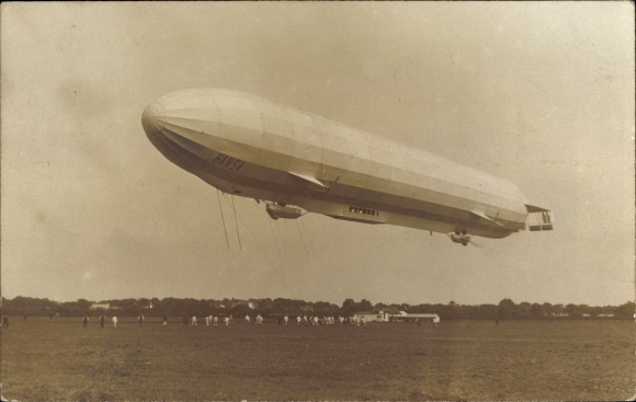 Photo Postcard Zeppelin airship LZ 13 Hansa, landing in Hamburg