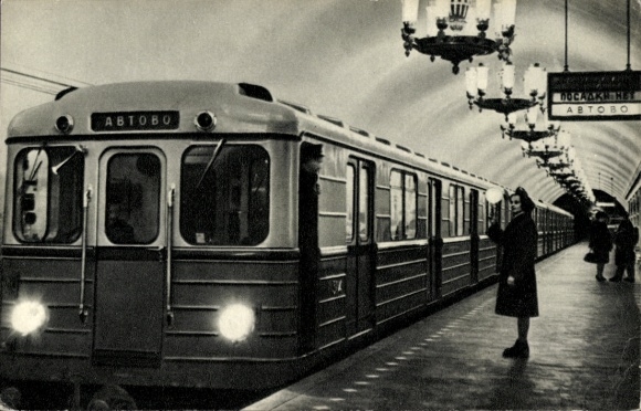 Postcard Leningrad Saint Petersburg Russia, train in metro station Narvskaja