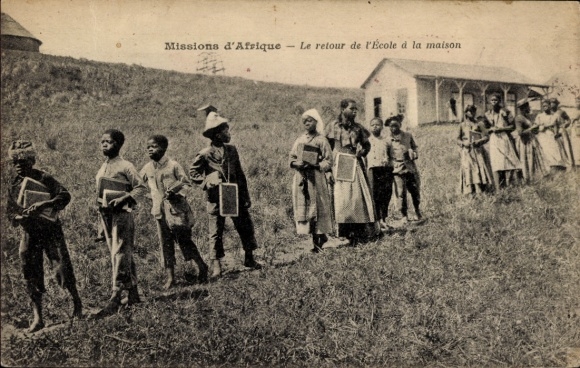 Postcard Missions d'Afrique, Le retour de l'École à la maison
