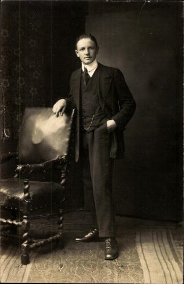 10 old photo PC men, various motifs