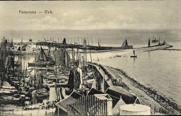 Ak Urk Flevoland Niederlande, Panoramablick auf  Hafen mit Booten, ruhige Wasserfläche