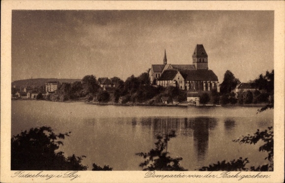 Ak Ratzeburg im Herzogtum Lauenburg,  Dom, Wasseransicht