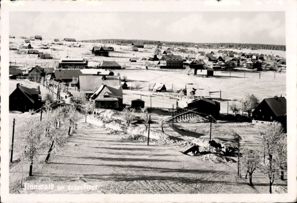 Ak Liebenau Altenberg im Erzgebirge, Winterlandschaft, Dorfansicht, Schnee, Gebäude, Häuser, B...