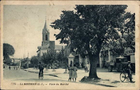 Ak La Bernerie en Retz Loire Atlantique, Marktplatz