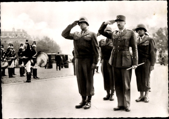 Picture Liberation of Paris, General Bradley and General Koenig in front of the Tomb of the Unknown Soldier