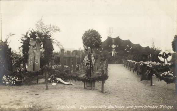 Photo Postcard Ingolstadt on the Danube Upper Bavaria, burial site of German and French warriors, I WW