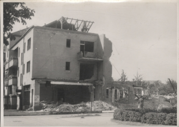 Original Fotos Berlin Tempelhof, zerstörtes Haus in der Attillastraße 10, um 1945/46, ca. 12x17 cm