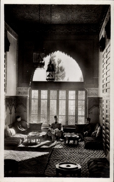Ak Fès Fez Marokko, Großer Salon, Hotel Palais Jamai, orientalische Einrichtung, Personen
