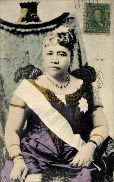 Postcard Hawaii USA, HM Queen Liliuokalani, Queen with sash and feather headdress