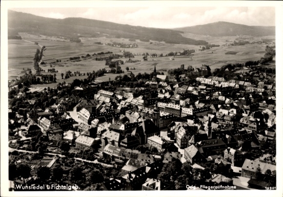 Postcard Wunsiedel in the Fichtelgebirge Upper Franconia, aerial view of mountains, many houses, black and white,