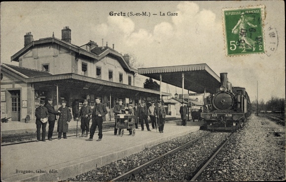 Ak Gretz Seine et Marne, La Gare, Bahnhof Gleisseite, Eisenbahn