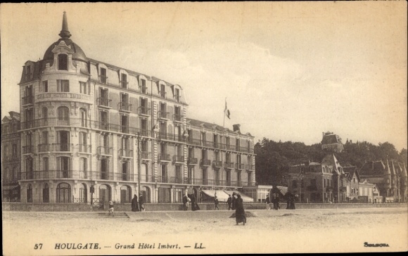 Ak Houlgate Calvados, Grand Hotel Imbert, Gebäudeansicht, Strandbereich, Personen,  