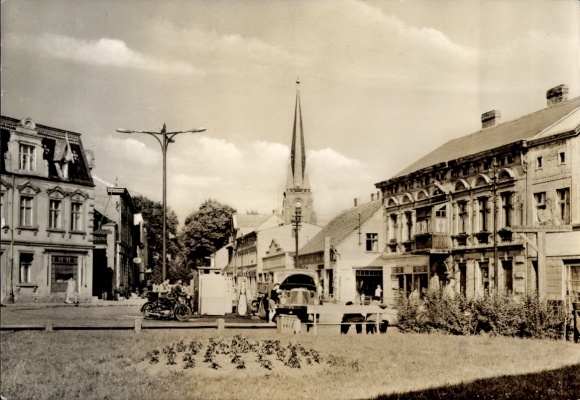 Ak Torgelow in Mecklenburg, Clara Zetkin Straße, Kirchturm, Tankstelle