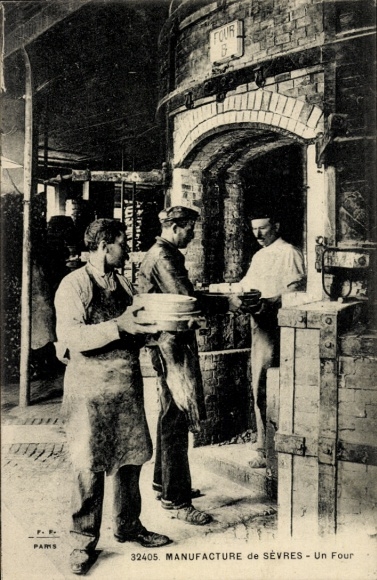 Postcard Sèvres Ville d'Avray Hauts de Seine, Manufacture Nationale de Porcelaine, one four