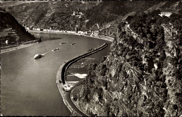Ak St. Goarshausen am Rhein, Burg Katz,  Schiffe auf dem Wasser
