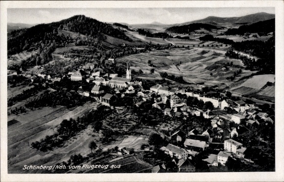 Postcard Schönberg in Saxony, aerial view of various buildings, rural surroundings, mountains