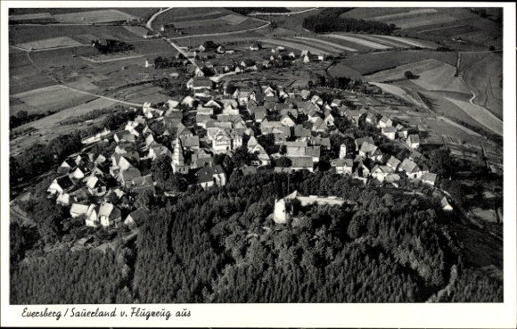 Ak Eversberg Meschede in het Sauerland, luchtfoto van de stad