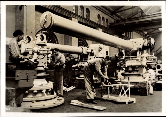 Photo Heinrich Hoffmann, artillery workshop, ship guns, December 1939
