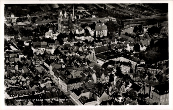 Ak Limburg an der Lahn in Hessen, Blick auf den Ort, Fliegeraufnahme