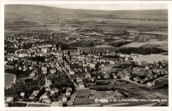 Ak Eschersheim Frankfurt am Main, Luftaufnahme von Eschersheim, Frankfurt, Landschaft, Häuser, Fl