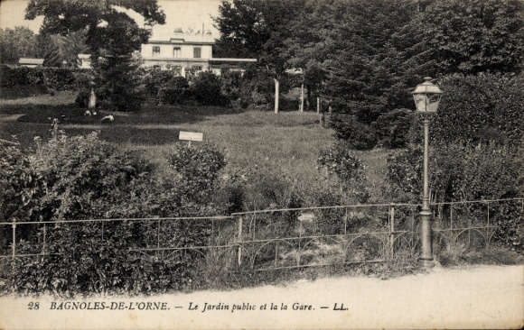 Postcard Bagnoles de l'Orne Orne, public garden, train station