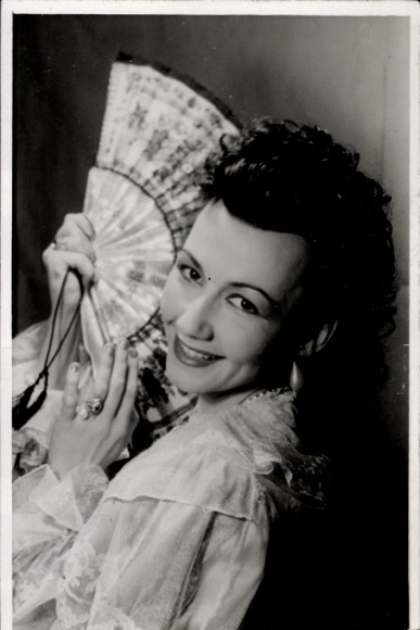 Postcard actress Eva Zilcher, portrait