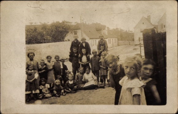 foto Ak Alsleben an der Saale, groepsfoto kinderen 1917