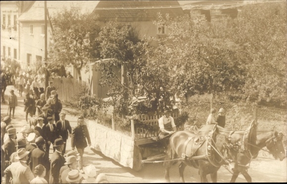 Foto Ak Leubsdorf in Sachsen, Schulfest