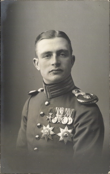 Ak Erbgroßherzog Adolf Friedrich VI von Mecklenburg Strelitz, Portrait in Uniform, Orden