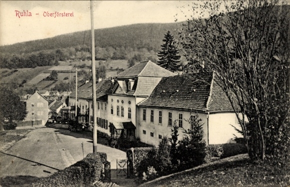 Ak Ruhla in Westthüringen, Oberförsterei und Straßenpartie, Wohnhäuser